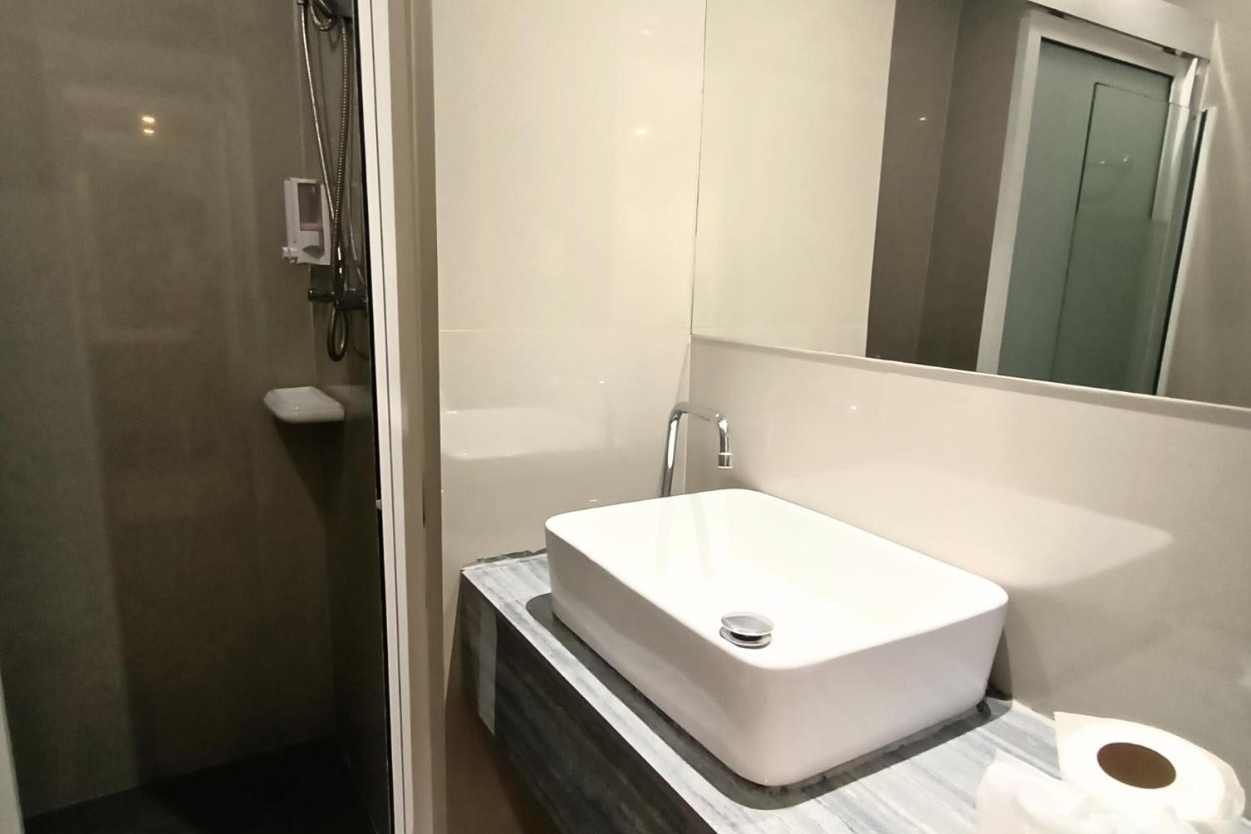 Km Hotel Chiang Mai Bagian luar foto