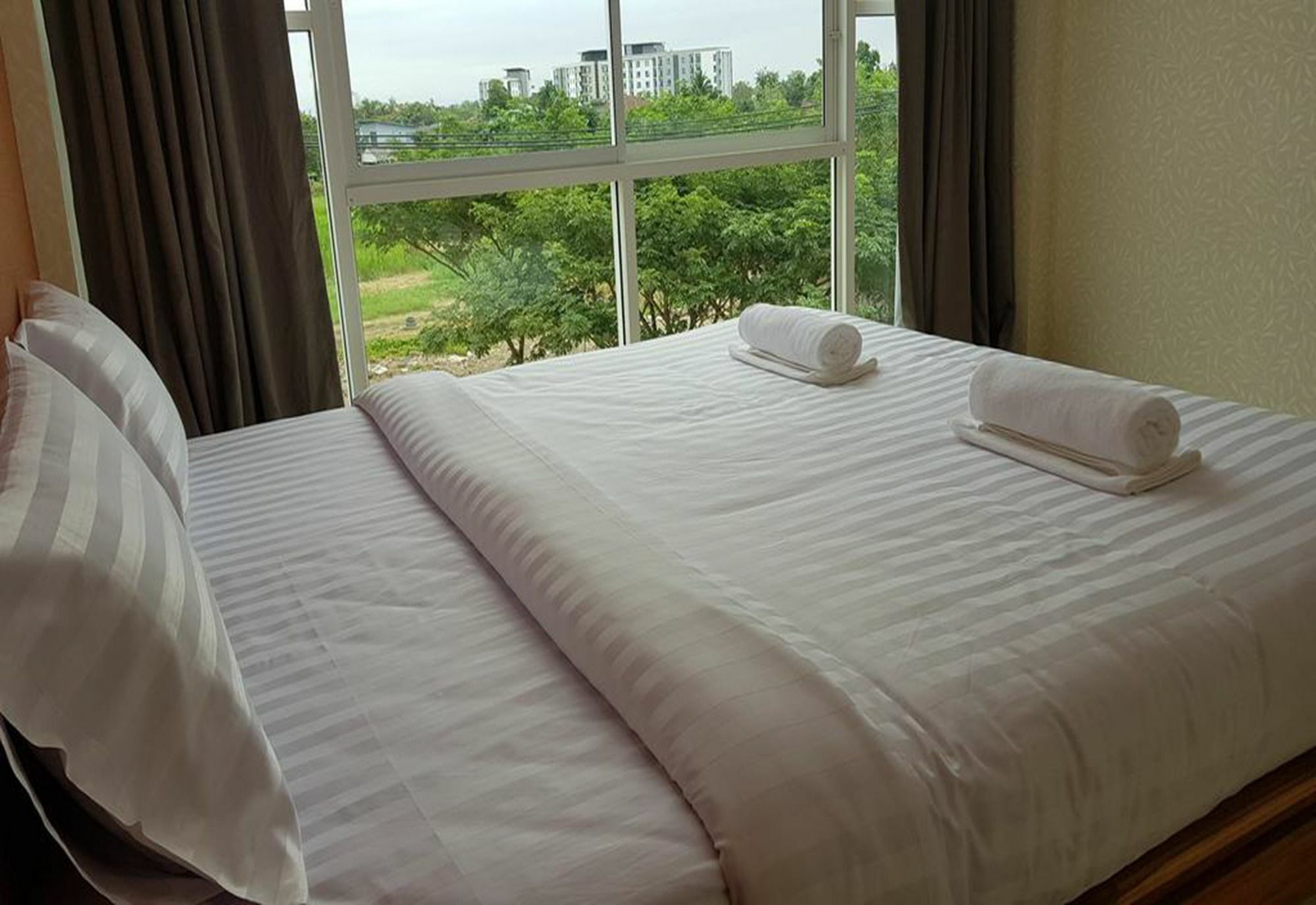 Km Hotel Chiang Mai Bagian luar foto