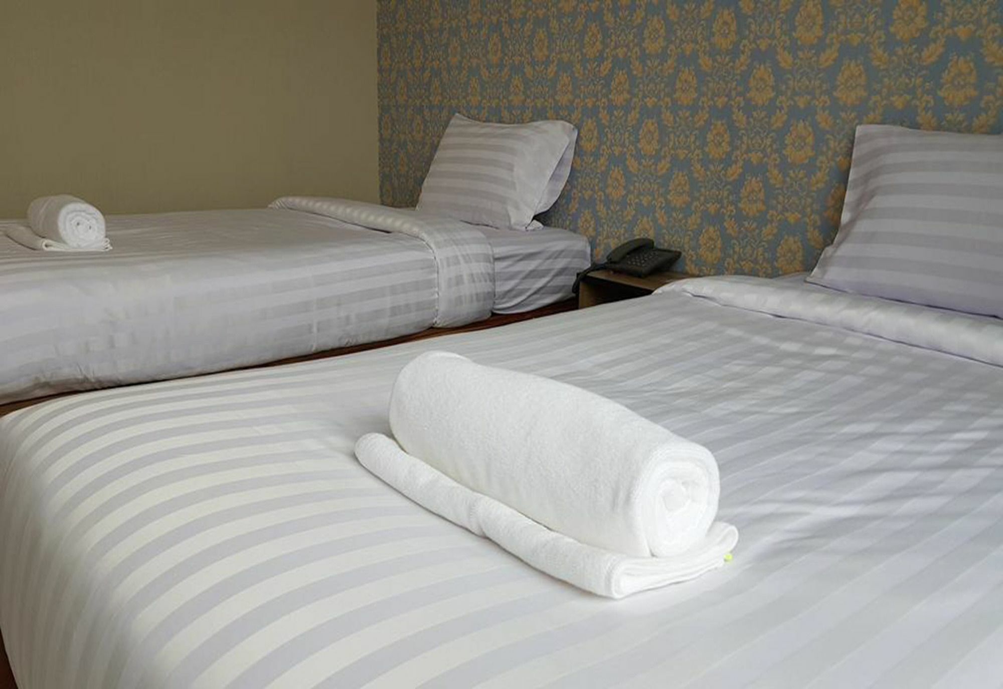 Km Hotel Chiang Mai Bagian luar foto