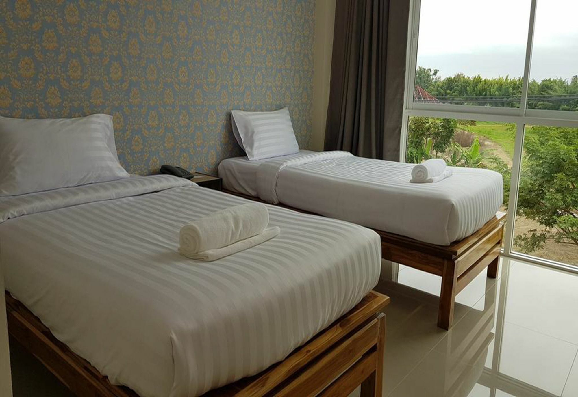 Km Hotel Chiang Mai Bagian luar foto