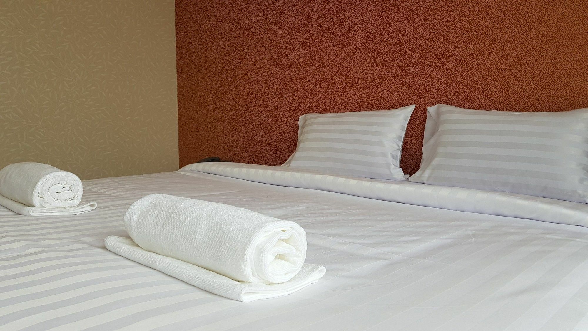 Km Hotel Chiang Mai Bagian luar foto