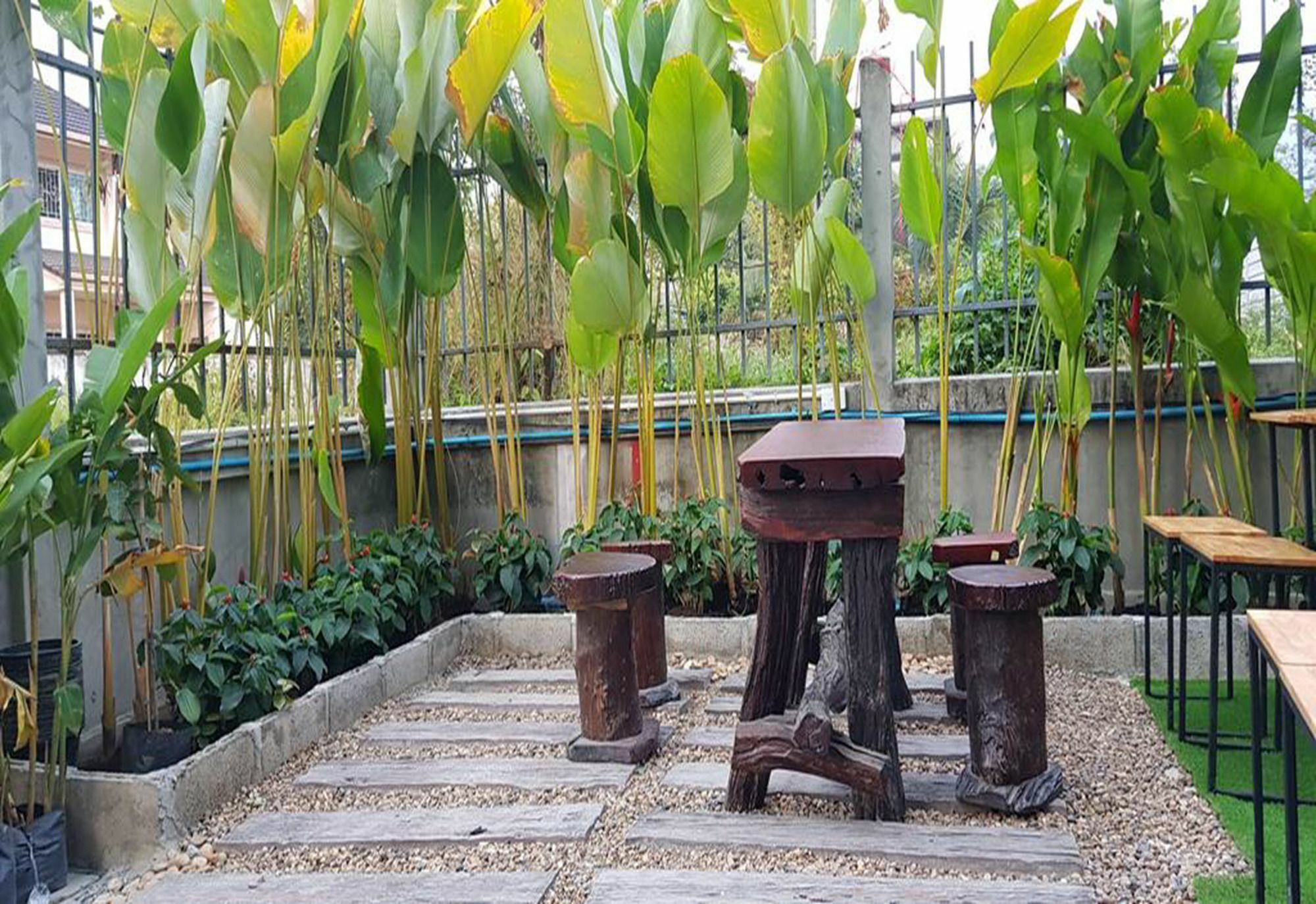 Km Hotel Chiang Mai Bagian luar foto
