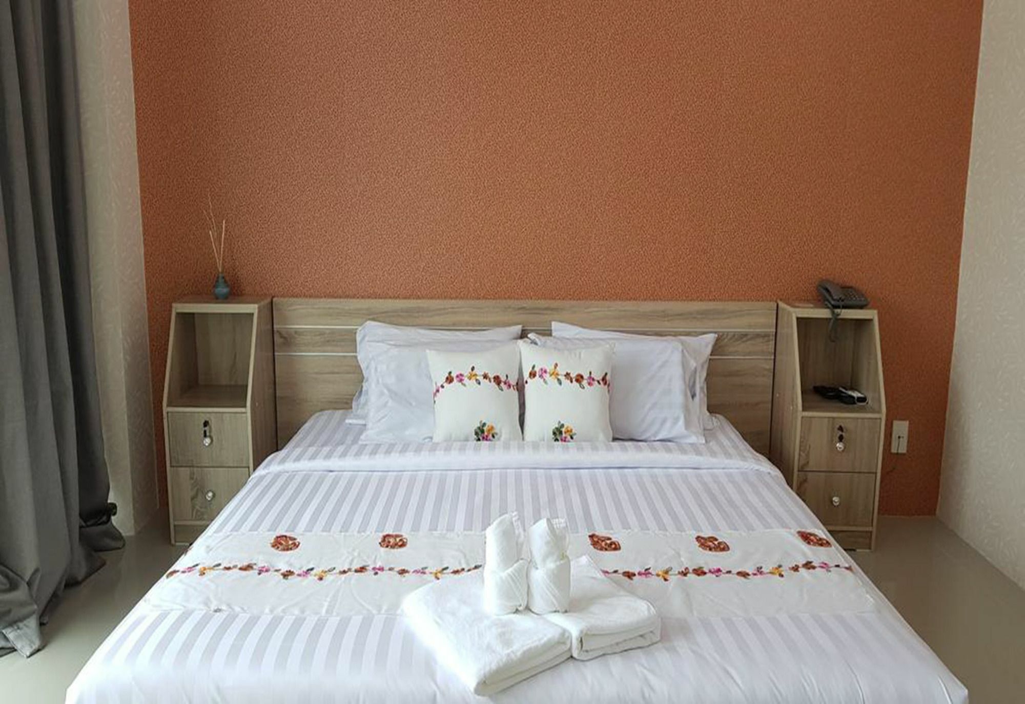 Km Hotel Chiang Mai Bagian luar foto